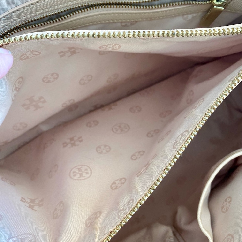 Tory Burch Robinson East to West Tote - Picture 10 of 11